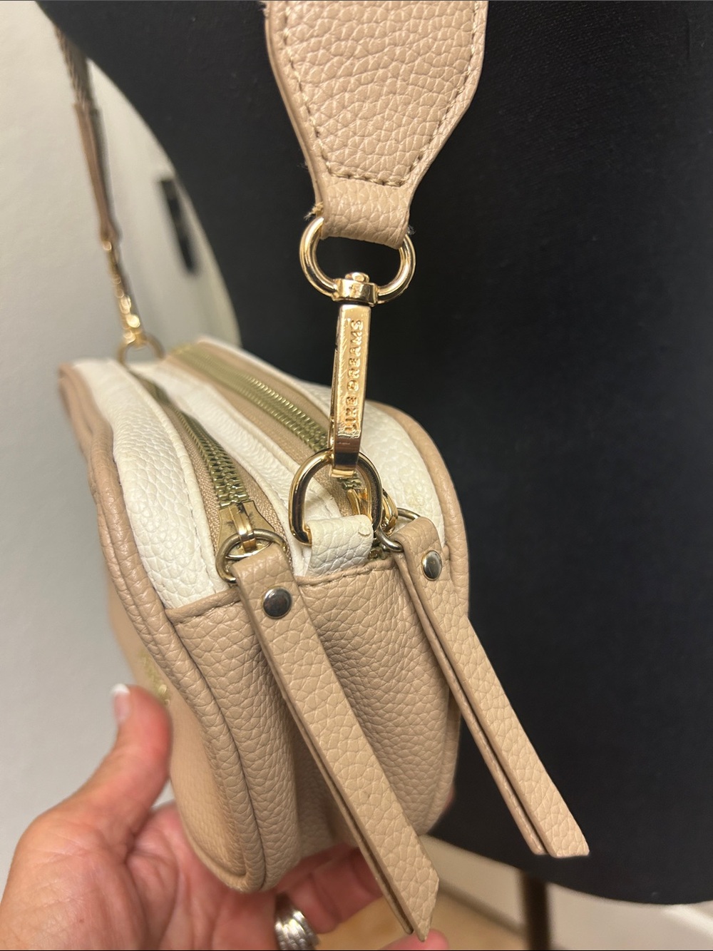 Like Dreams crossbody bag a pebbled vegan leather, guitar" style strap, Beige - Picture 5 of 11